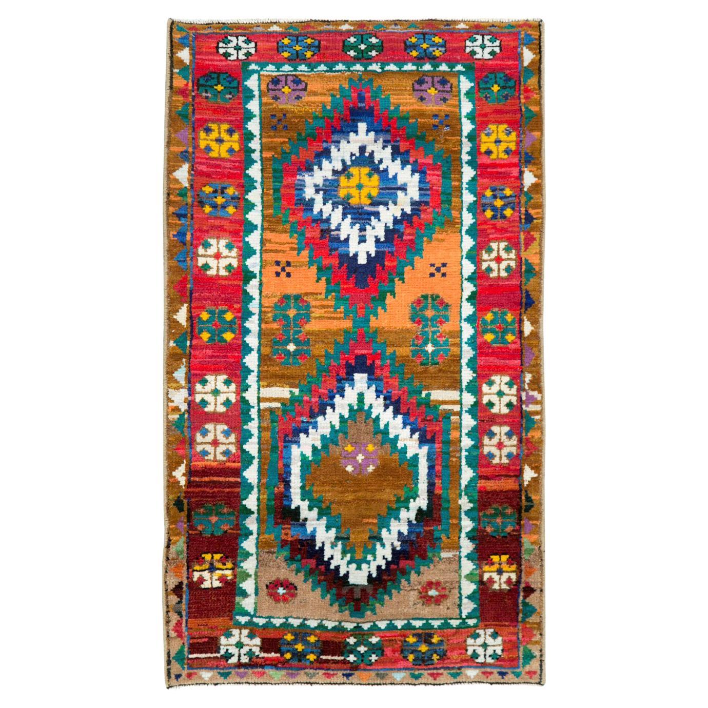 Handgefertigter persischer Malayer-Teppich im Stammesstil aus der Mitte des 20. Jahrhunderts im Angebot