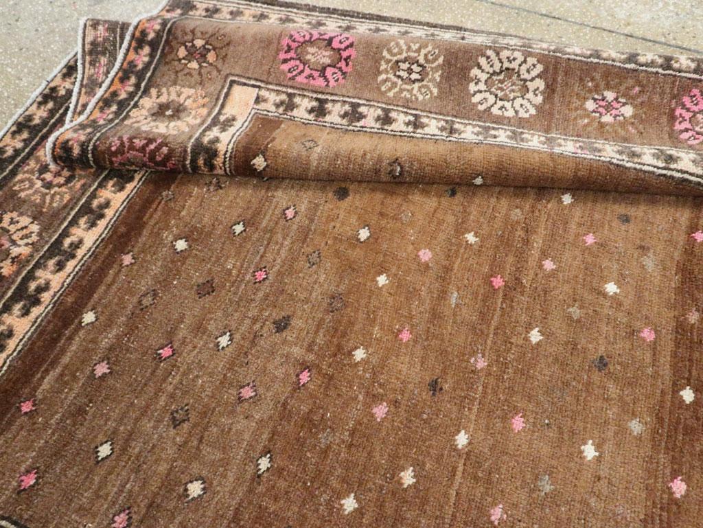 Mid-20th Century Handmade Turkish Anatolian Gallery Carpet For Sale 4