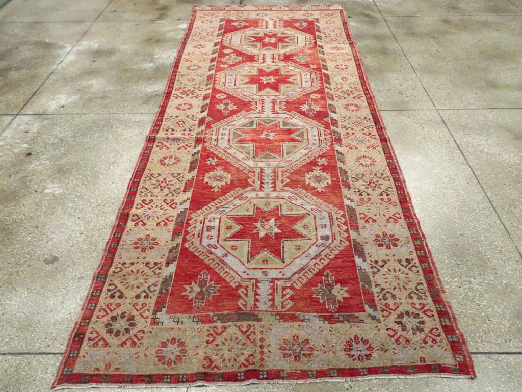 Mid-20th Century Handmade Turkish Anatolian Gallery Carpet In Excellent Condition For Sale In New York, NY