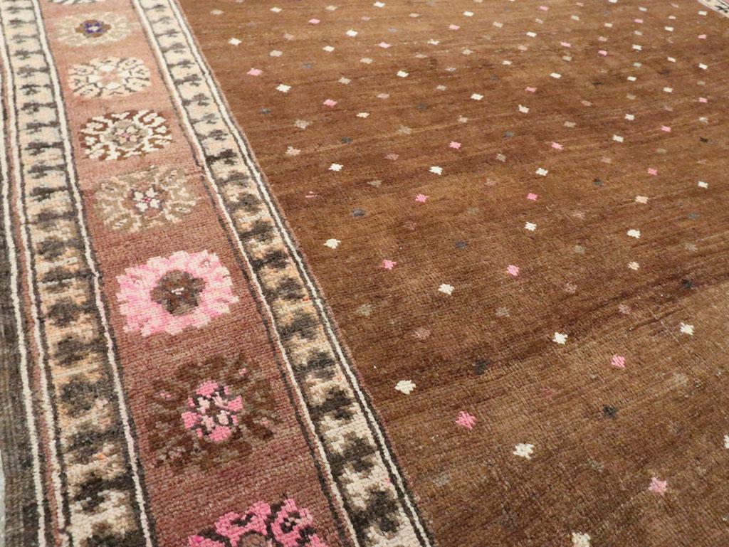 Mid-20th Century Handmade Turkish Anatolian Gallery Carpet In Excellent Condition For Sale In New York, NY