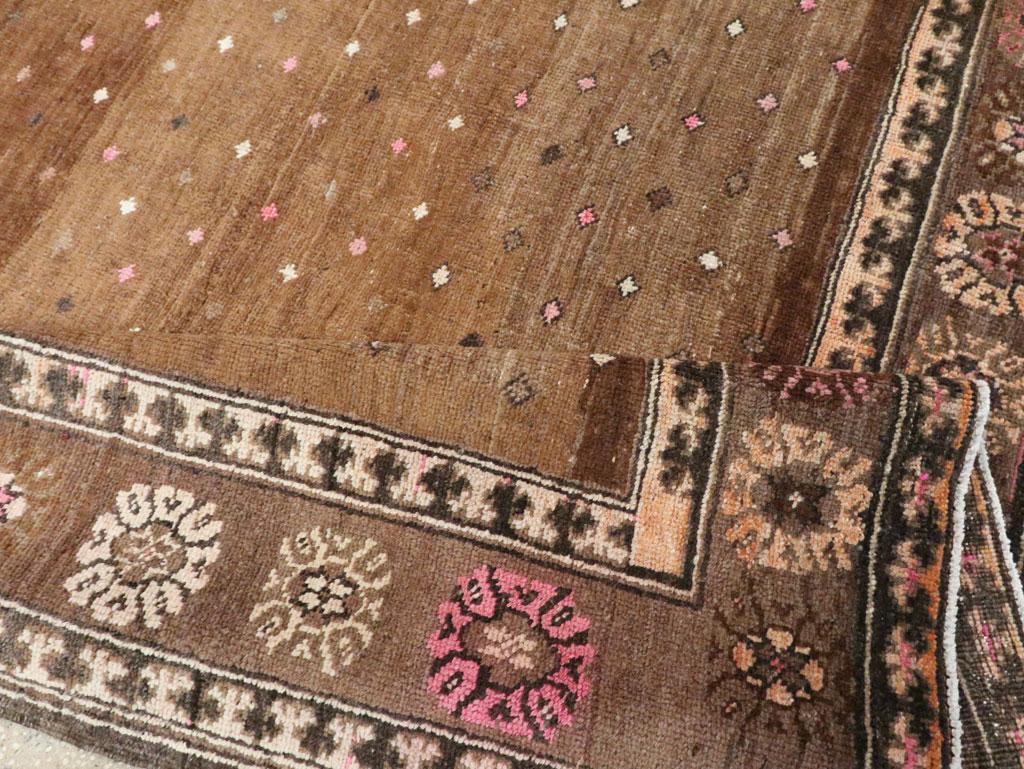 Mid-20th Century Handmade Turkish Anatolian Gallery Carpet For Sale 3
