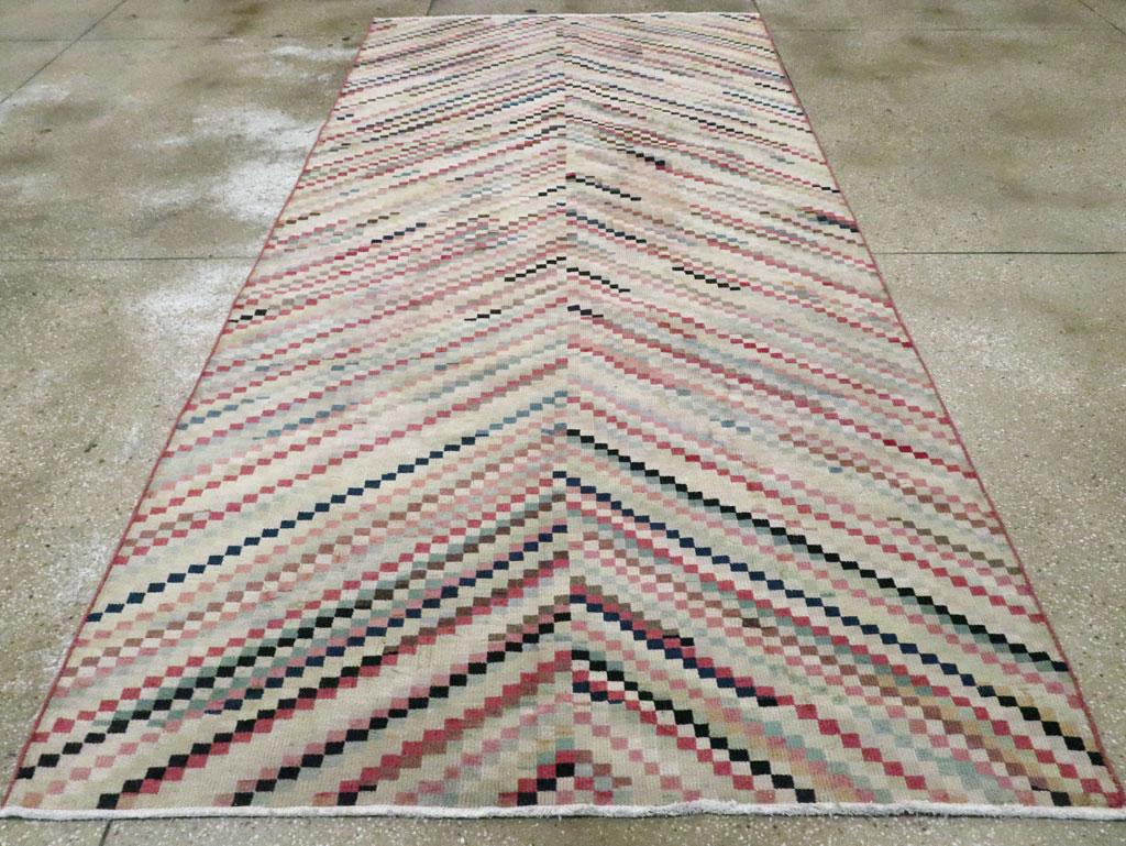 Mid-20th Century Handmade Turkish Anatolian Gallery Rug In Excellent Condition For Sale In New York, NY