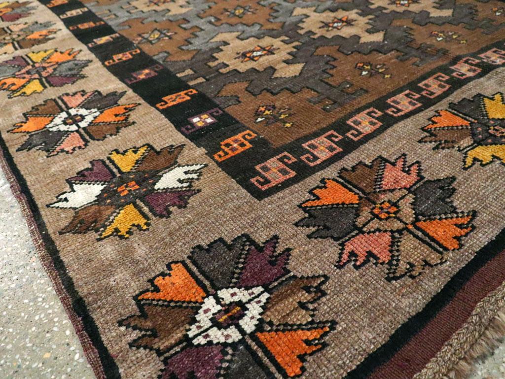 Mid-20th Century Handmade Turkish Anatolian Gallery Rug For Sale 3