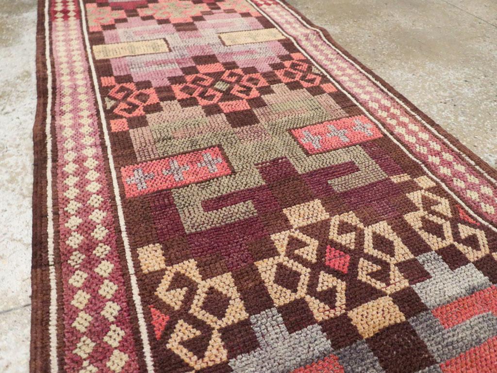 Mid-20th Century Handmade Turkish Anatolian Long Runner In Excellent Condition For Sale In New York, NY