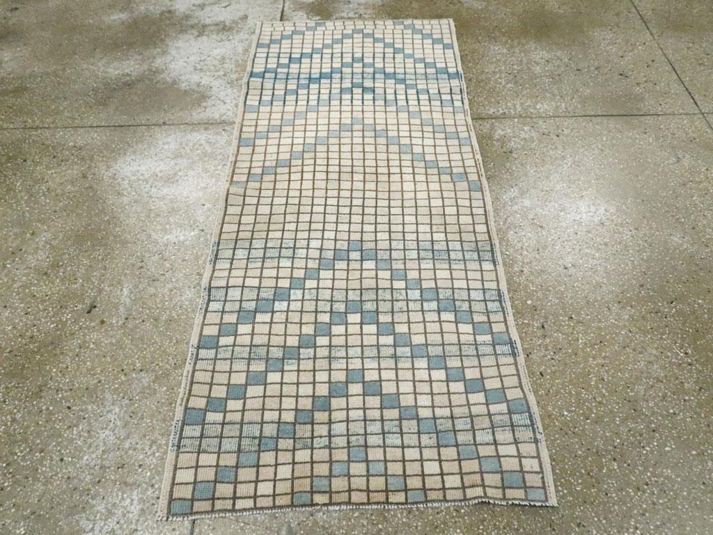 Mid-20th Century Handmade Turkish Anatolian Modernist Small Runner In Good Condition For Sale In New York, NY