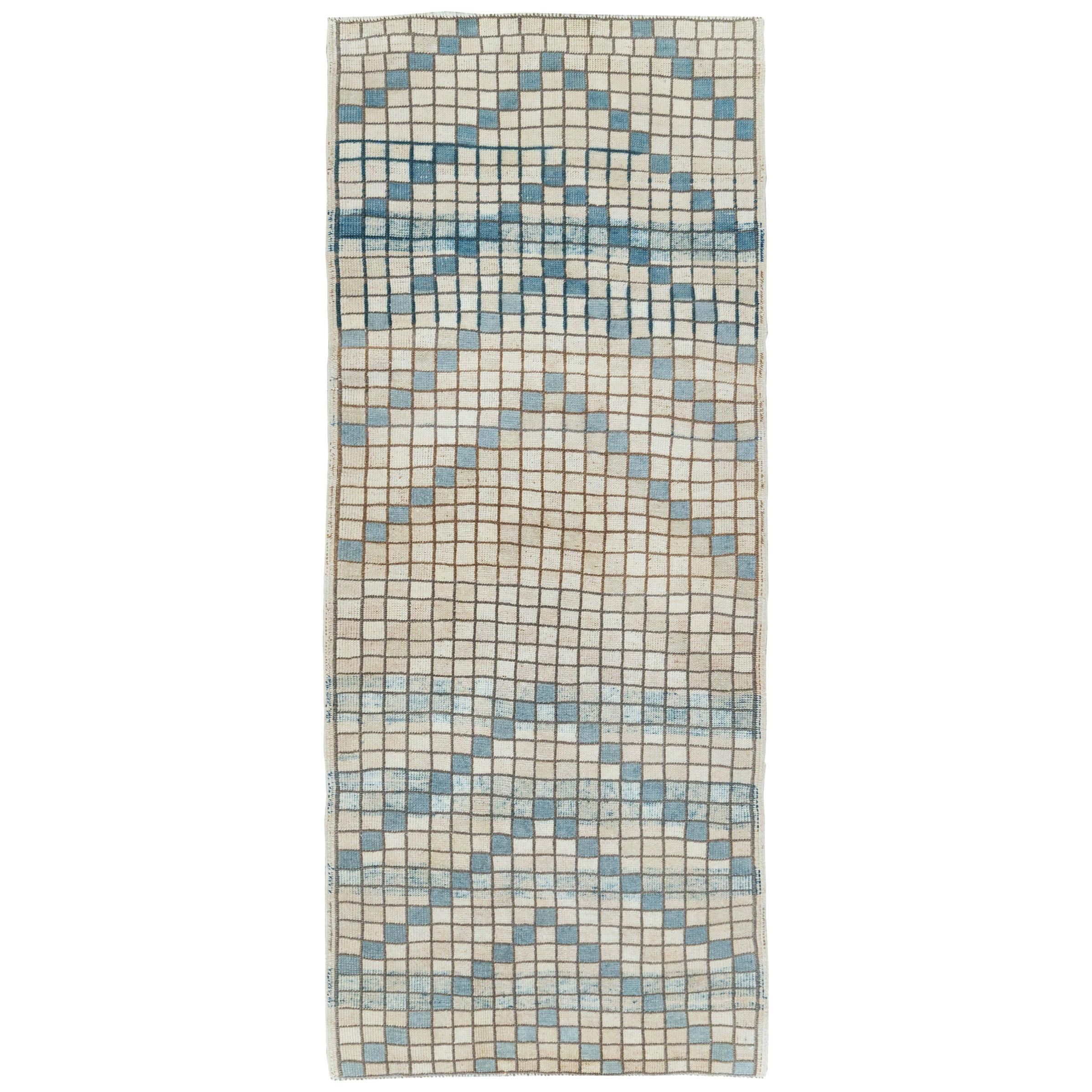 Pequeña alfombra modernista turca de Anatolia de mediados del siglo XX hecha a mano