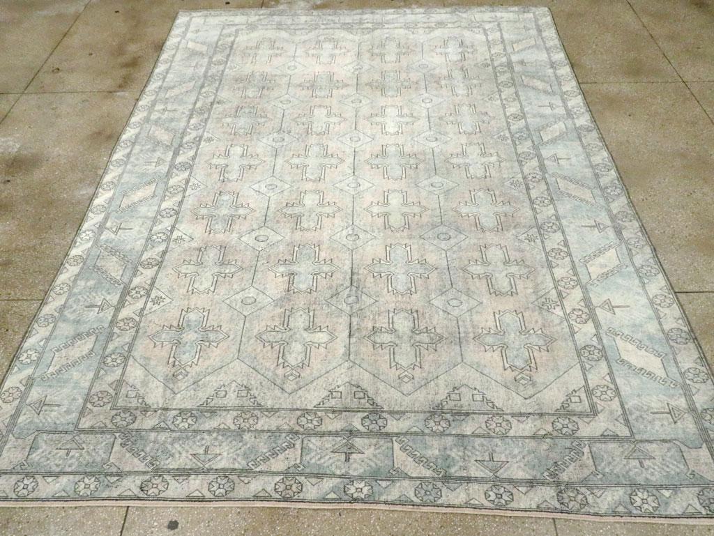 Hand-Knotted Mid-20th Century Handmade Turkish Anatolian Room Size Carpet For Sale