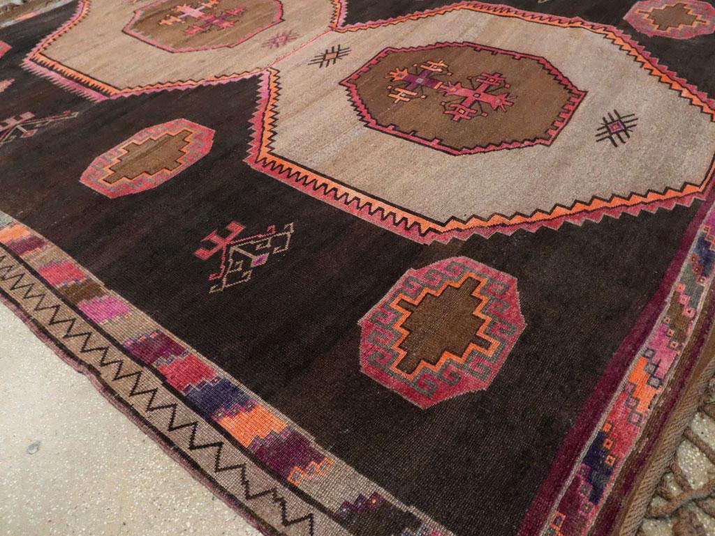 Mid-20th Century Handmade Turkish Anatolian Room Size Carpet For Sale 2