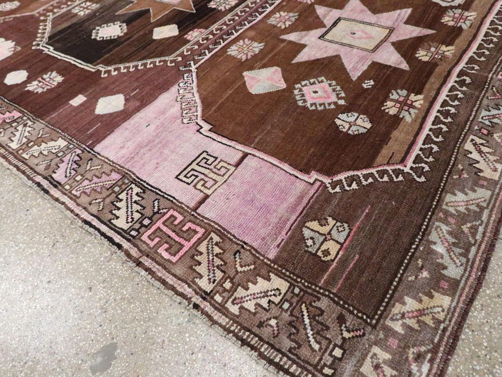 Mid-20th Century Handmade Turkish Anatolian Room Size Carpet For Sale 2