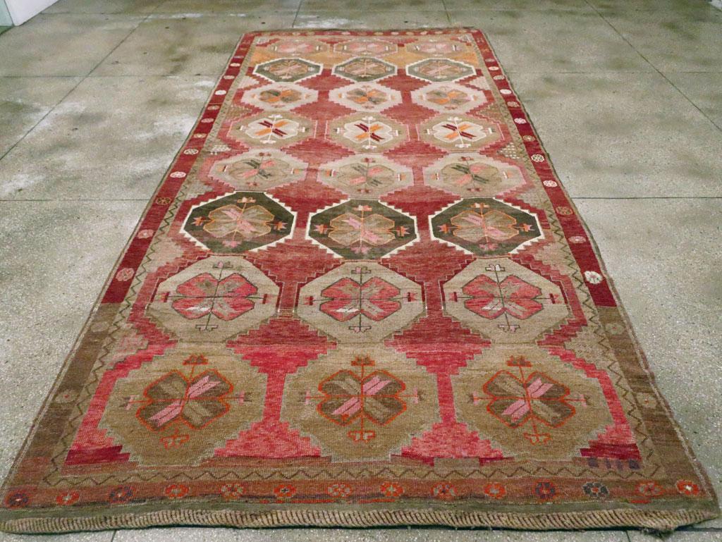 Mid-20th Century Handmade Turkish Anatolian Room Size Gallery Carpet In Good Condition In New York, NY
