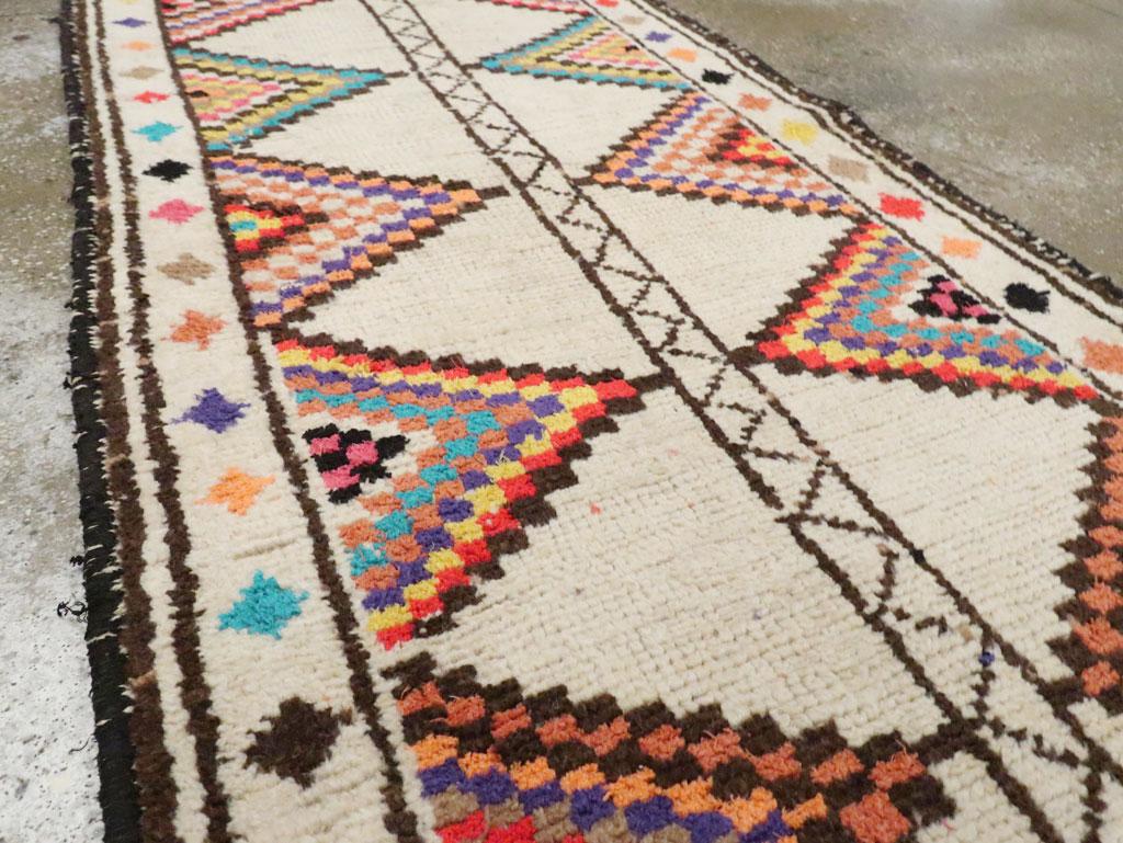 Mid-20th Century Handmade Turkish Anatolian Runner In Excellent Condition For Sale In New York, NY