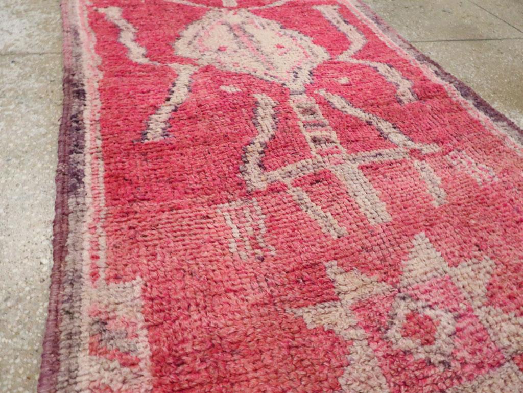 Mid-20th Century Handmade Turkish Anatolian Runner In Excellent Condition For Sale In New York, NY