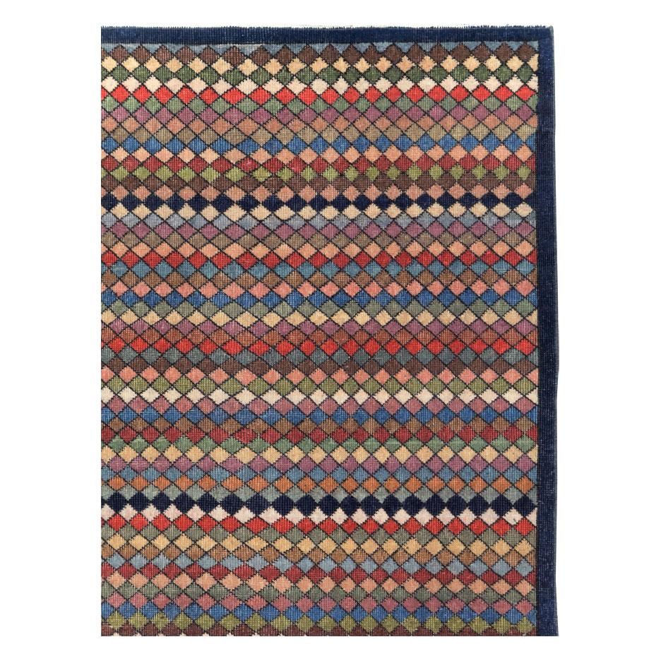 Türkischer, kleiner anatolischer Vintage-Teppich in Zimmergröße, handgefertigt Mitte des 20. Jahrhunderts.

Maße: 6' 6