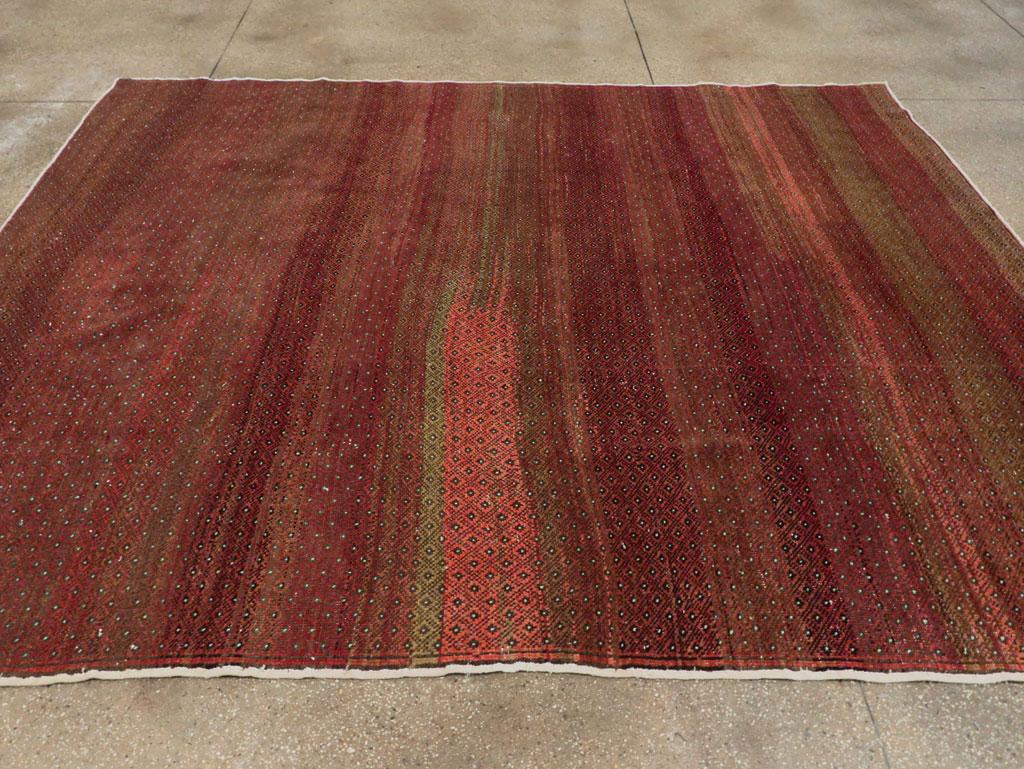 Kleiner handgefertigter türkischer anatolischer Teppich in Zimmergröße, Mitte des 20. Jahrhunderts (Wolle) im Angebot