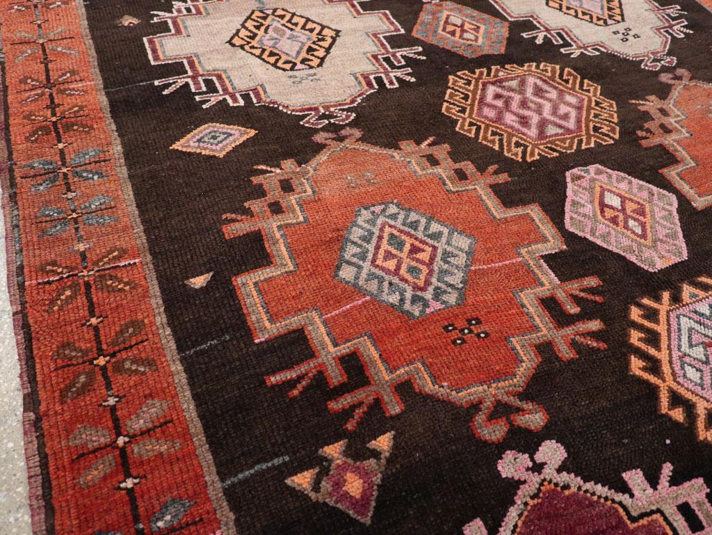 Handgefertigter türkischer Anatolischer Teppich in Stammesgröße aus der Mitte des 20. Jahrhunderts (Stammeskunst) im Angebot