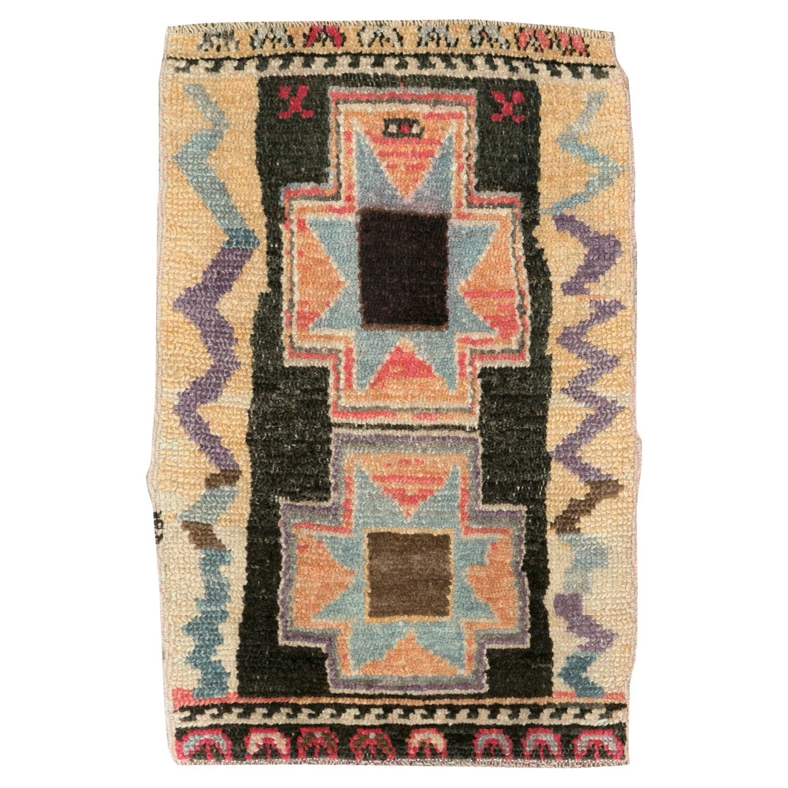 Alfombra turca de Anatolia de mediados del siglo XX hecha a mano