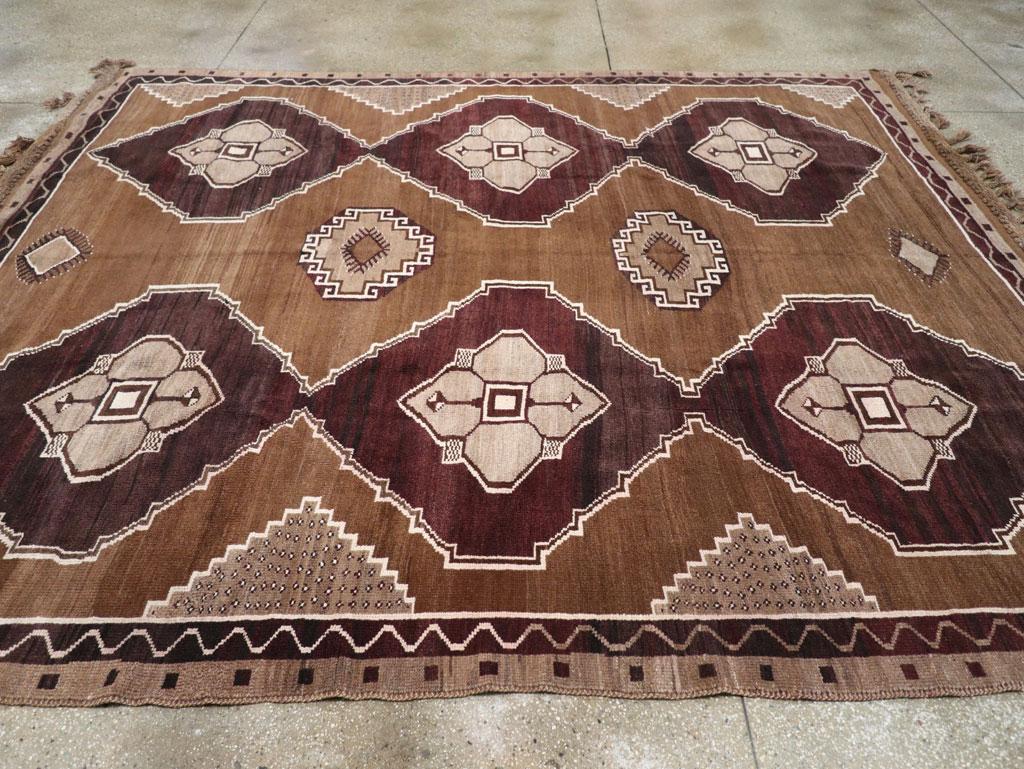 Mid-20th Century Handmade Turkish Anatolian Tribal Room Size Carpet In Excellent Condition For Sale In New York, NY
