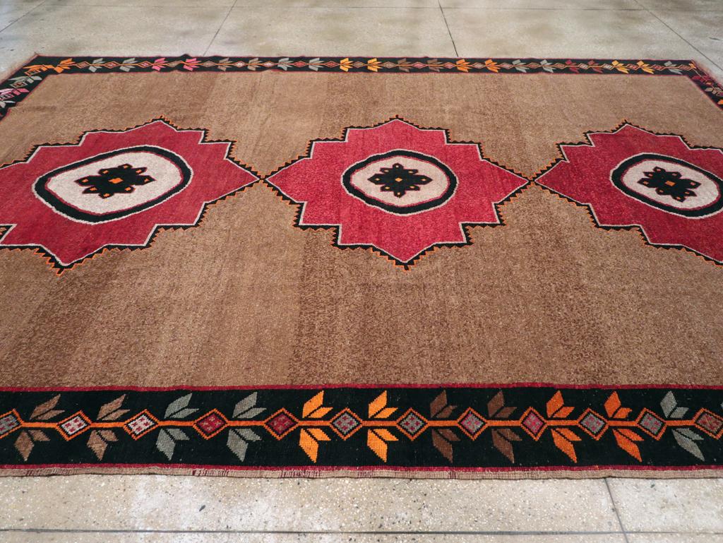 Mid-20th Century Handmade Turkish Anatolian Tribal Room Size Carpet In Excellent Condition For Sale In New York, NY