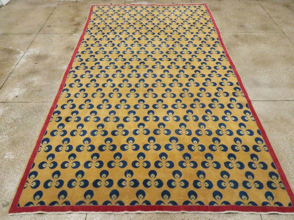 Mid-20th Century Handmade Turkish Art Deco Room Size Carpet In Excellent Condition In New York, NY