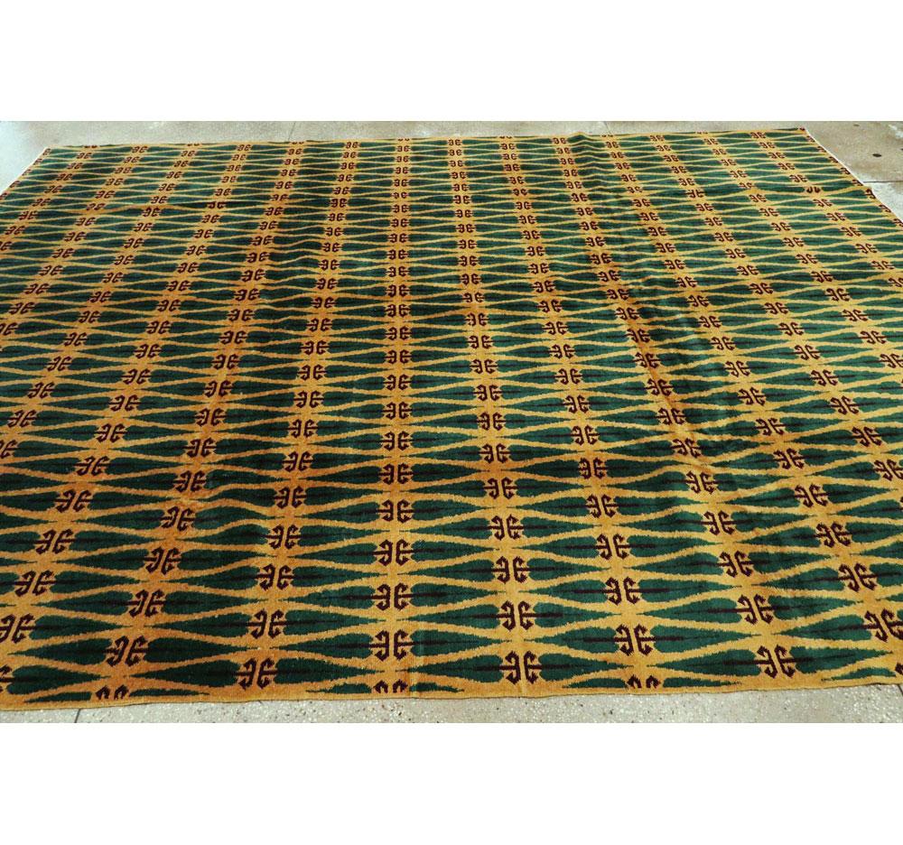 Mid-20th Century Handmade Turkish Art Deco Room Size Carpet in Green and Gold For Sale 4