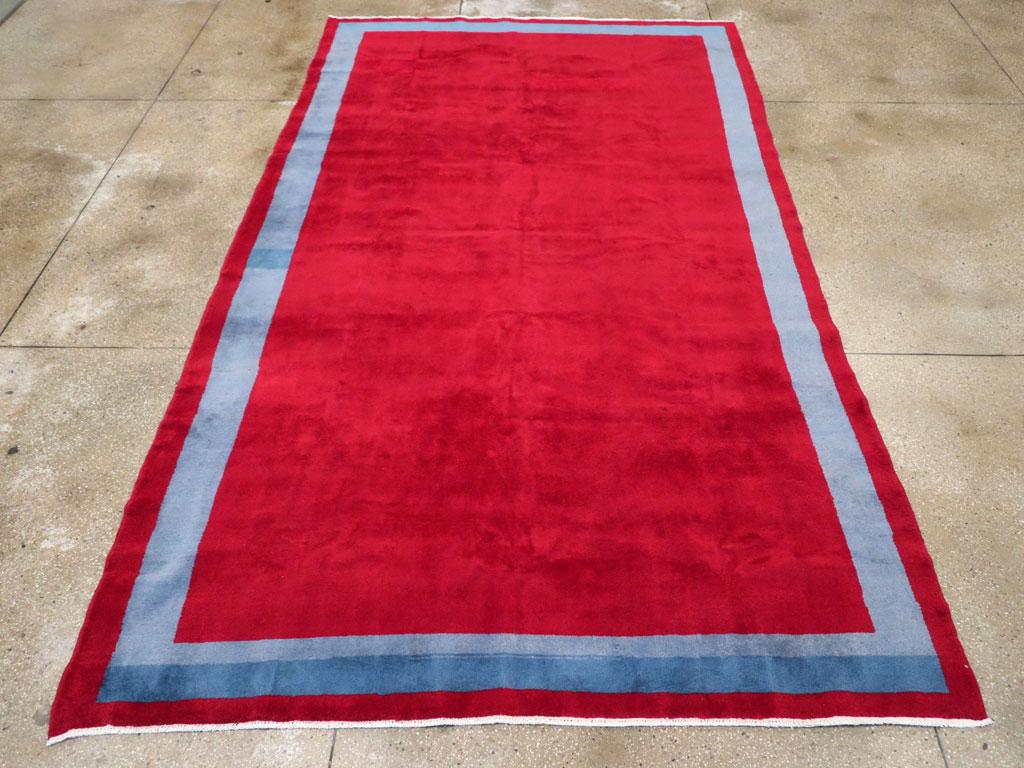Mid-20th Century Handmade Turkish Art Deco Style Room Size Carpet In Excellent Condition For Sale In New York, NY