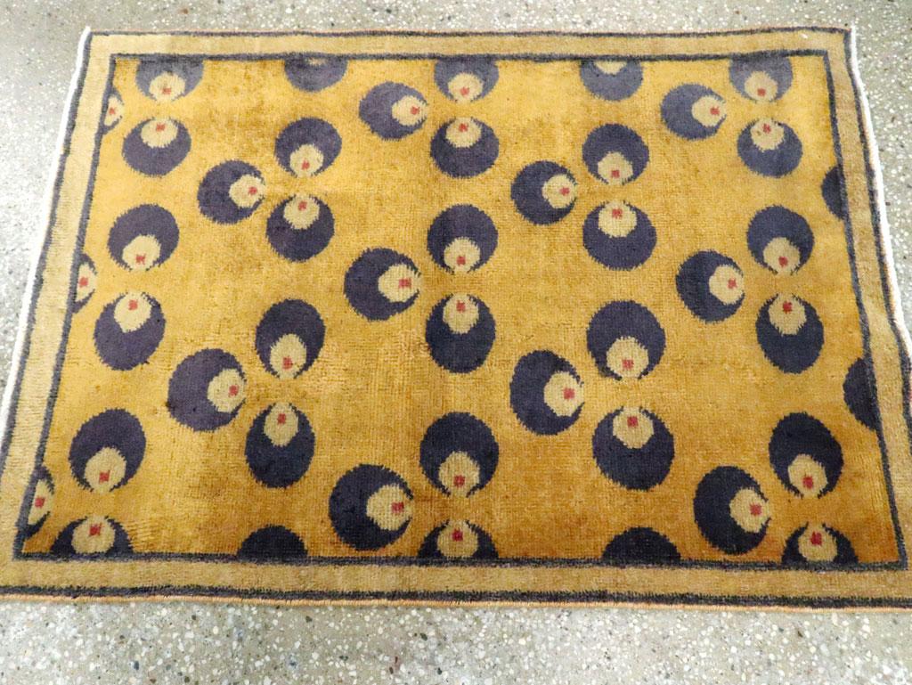 Mid-20th Century Handmade Turkish Art Deco Throw Rug in Gold and Purple-Grey In Excellent Condition For Sale In New York, NY
