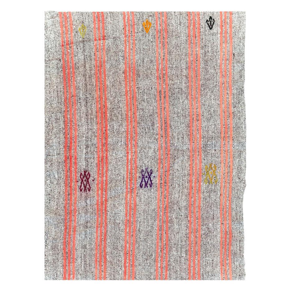 Mitte des 20. Jahrhunderts handgefertigter türkischer Flachgewebe-Kilim-Akzentteppich (Stammeskunst) im Angebot