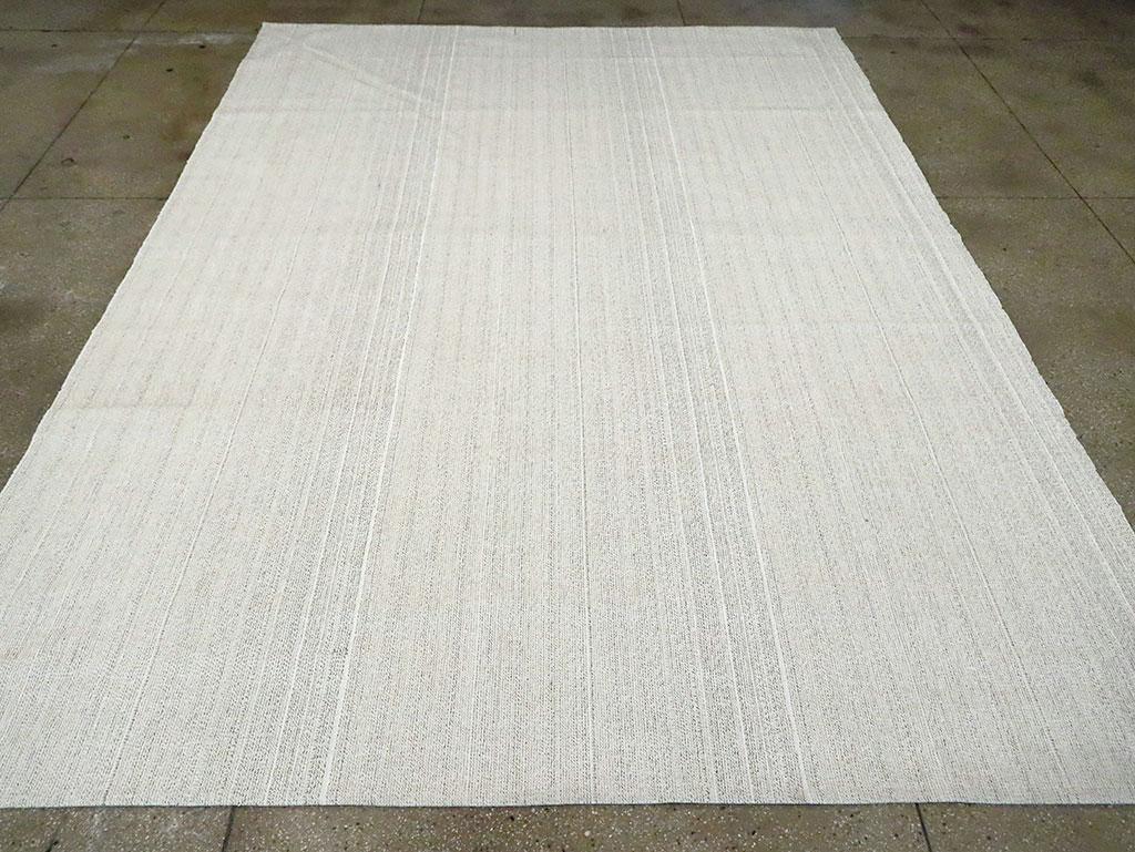 Hand-Woven Mid-20th Century Handmade Turkish Flat-Weave Kilim Room Size Carpet For Sale