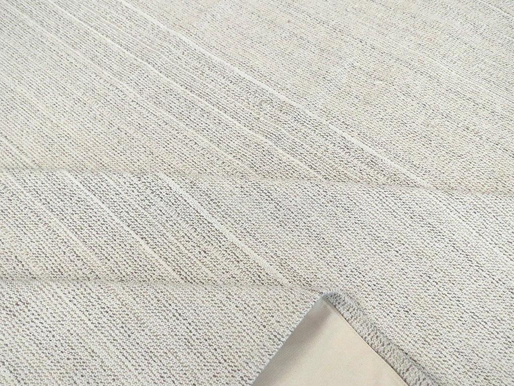 Alfombra Kilim Turca de Tejido Plano de Mediados del Siglo XX Hecha a Mano Tamaño Habitación Lana en venta