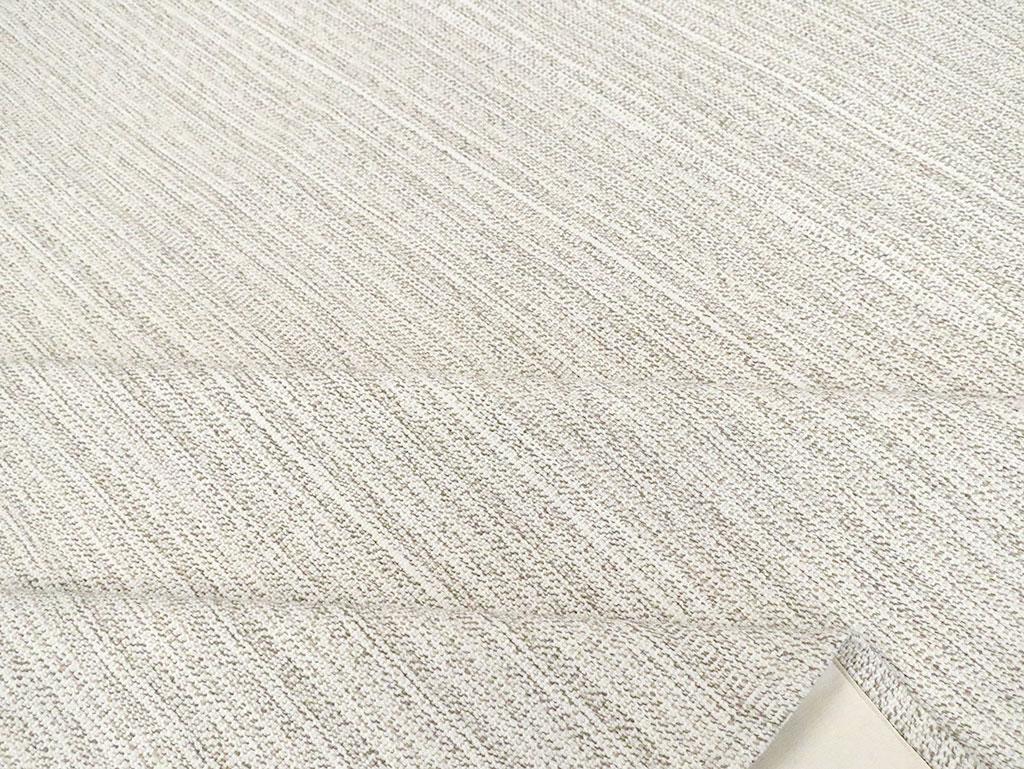 Mid-20th Century Handmade Turkish Flat-Weave Kilim Room Size Carpet For Sale 3