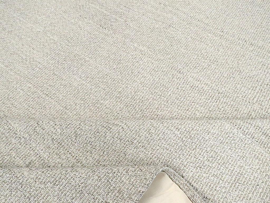 Handgefertigter türkischer Flachgewebter Kelim-Teppich in Zimmergröße aus der Mitte des 20. Jahrhunderts im Angebot 2