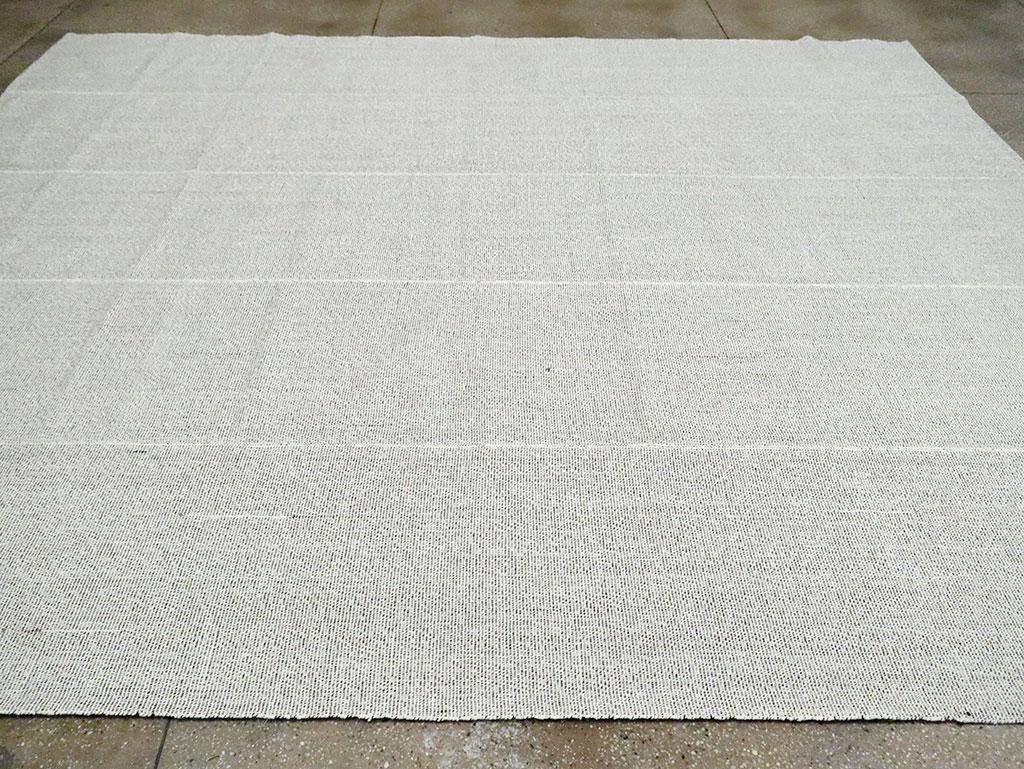Wool Mid-20th Century Handmade Turkish Flat-Weave Kilim Room Size Carpet in Grey For Sale