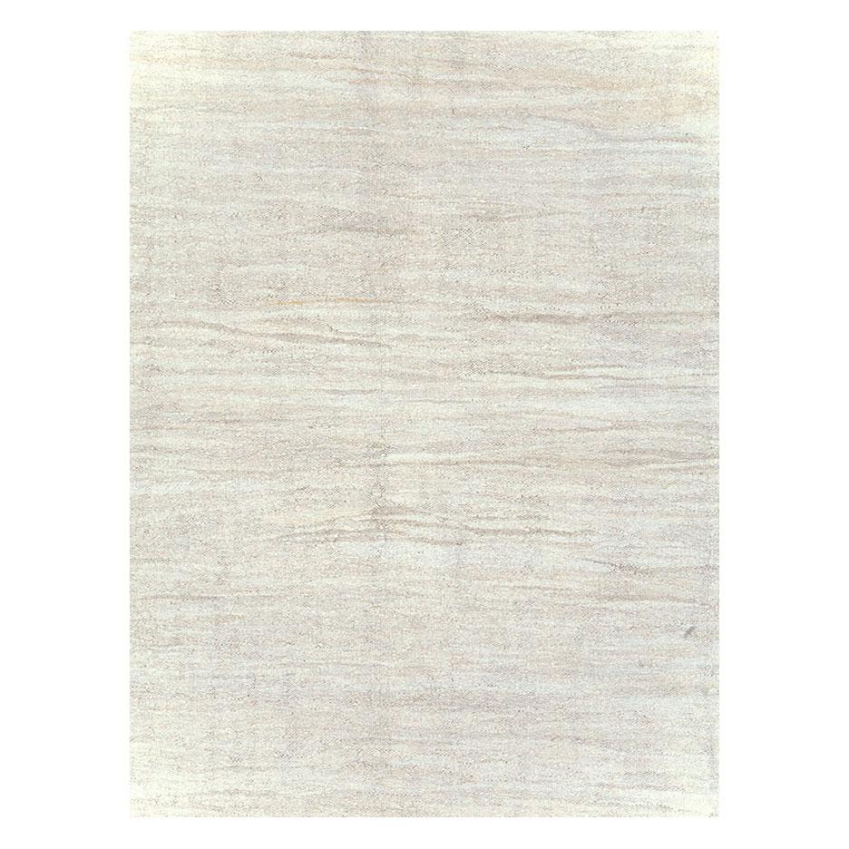A vintage Turkish flat-weave Kilim room size carpet handmade during the mid-20th century in shades of white.

Measures: 9' 1