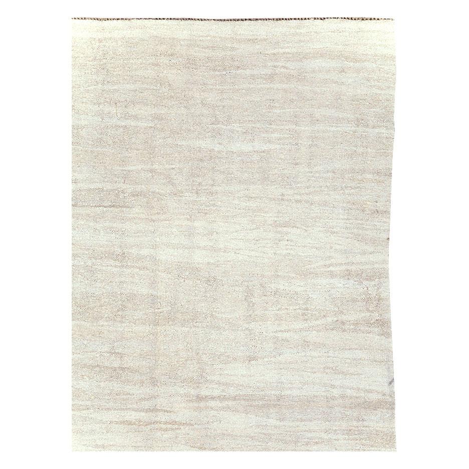 Modern Mid-20th Century Handmade Turkish Flat-Weave Kilim Room Size Carpet in White For Sale