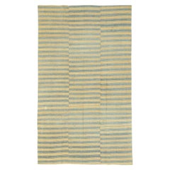 Mid-20th Century Handmade Turkish Flatweave 6' x 9' Accent Rug in Straw and Grey