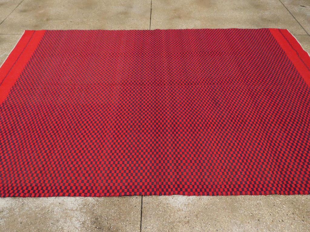 Mid-20th Century Handmade Turkish Flatweave Accent Rug in Red In Excellent Condition For Sale In New York, NY