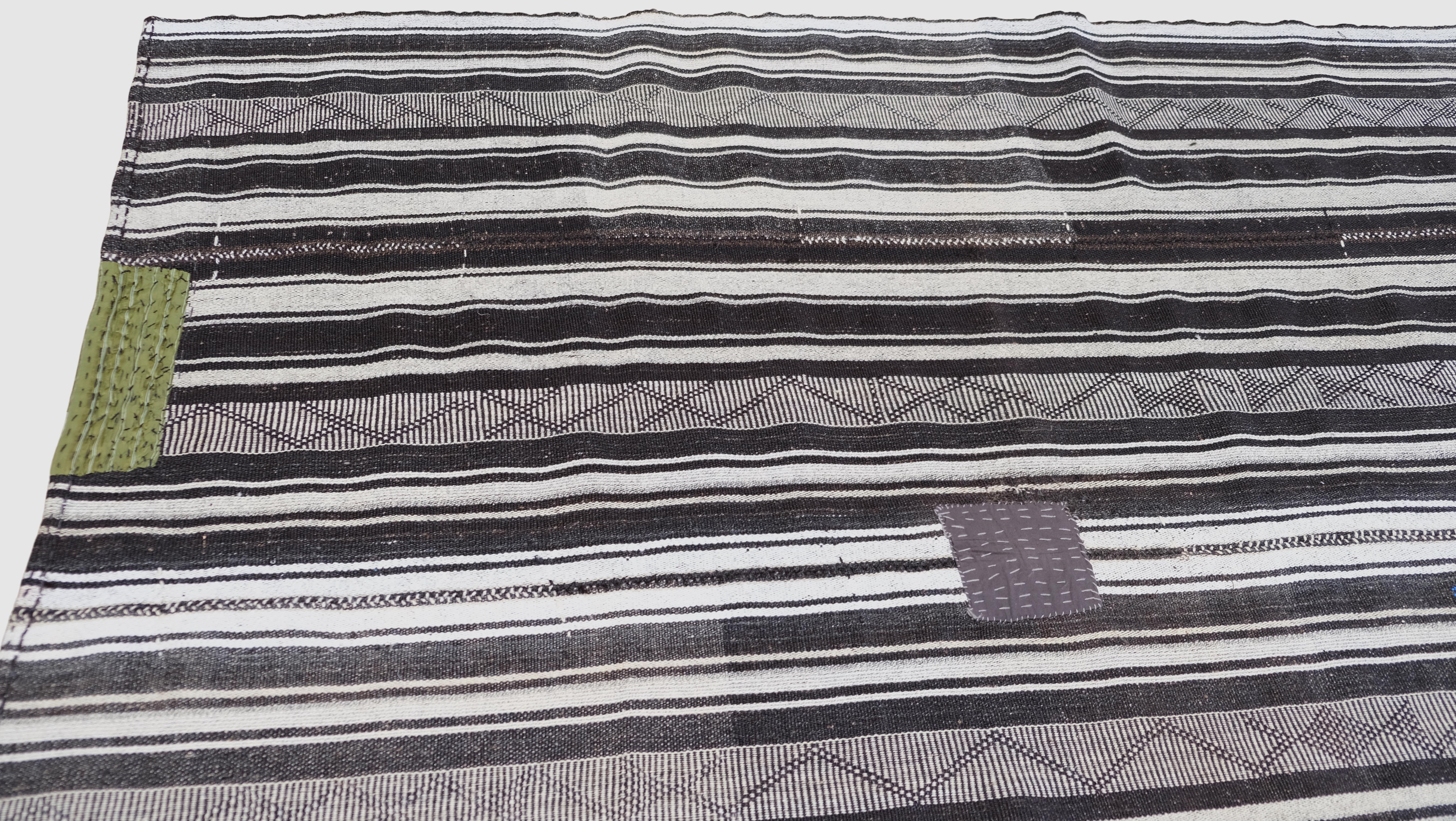 Mitte des 20. Jahrhunderts handgefertigter türkischer Flachgewebe-Kilim 6'x8'8'' (Moderne der Mitte des Jahrhunderts) im Angebot