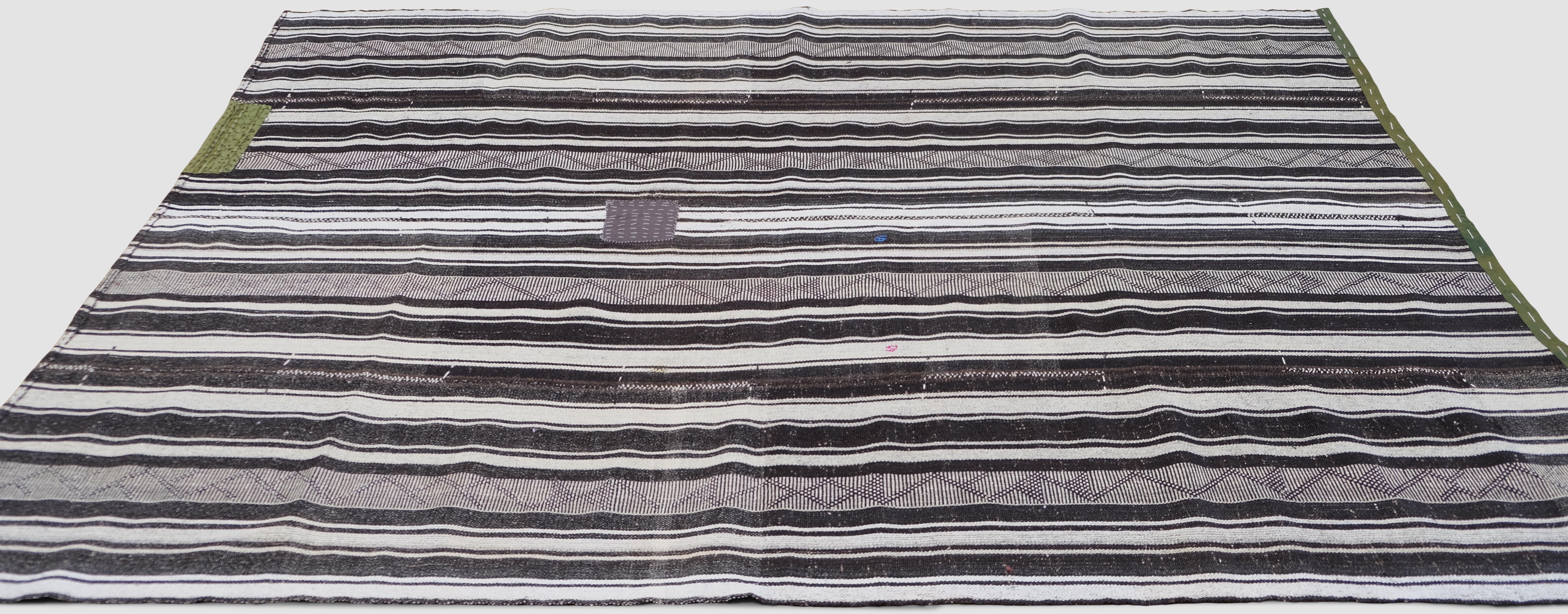 Mitte des 20. Jahrhunderts handgefertigter türkischer Flachgewebe-Kilim 6'x8'8'' (Asiatisch) im Angebot