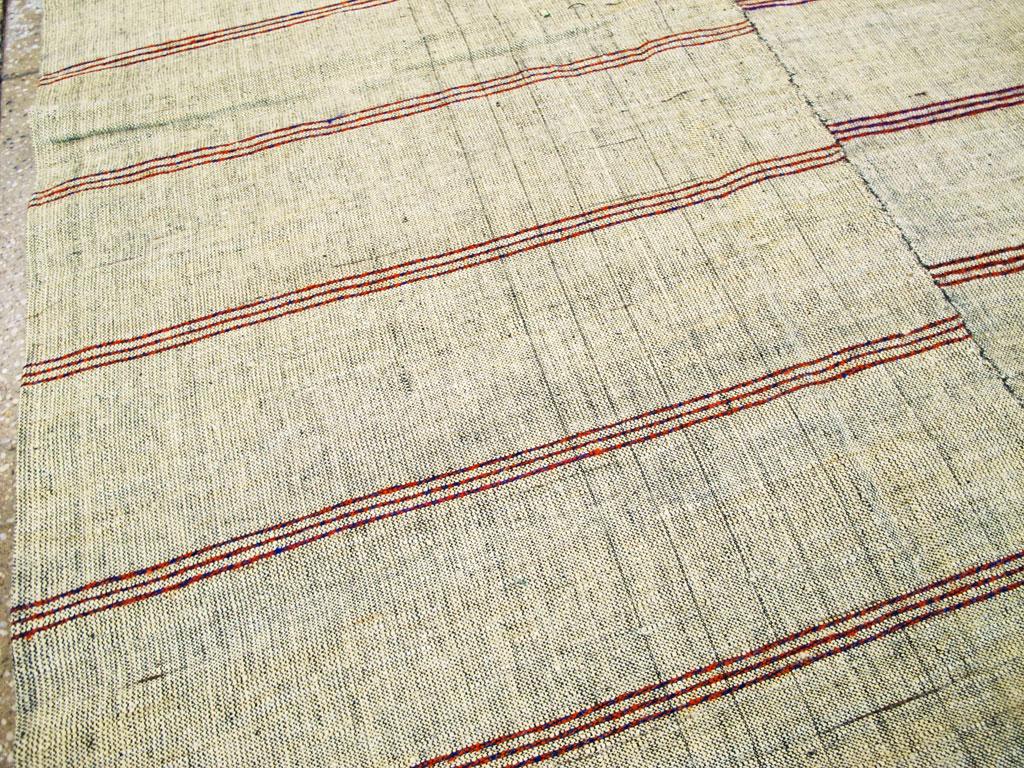 Wool Mid-20th Century Handmade Turkish Flat-Weave Kilim Accent Rug For Sale