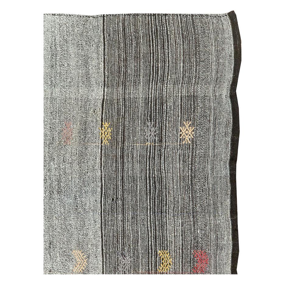 Hand-Woven Mid-20th Century Handmade Turkish Flatweave Kilim Accent Rug For Sale