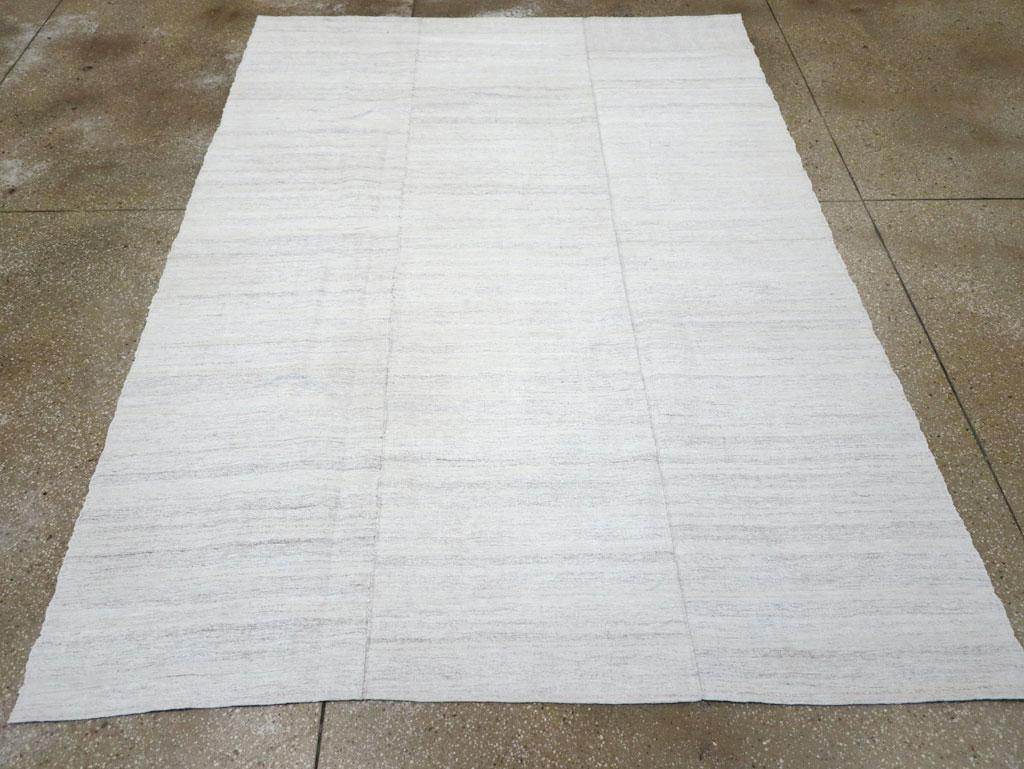 Mitte des 20. Jahrhunderts handgefertigter türkischer Flachgewebe-Kilim-Akzentteppich (Türkisch) im Angebot