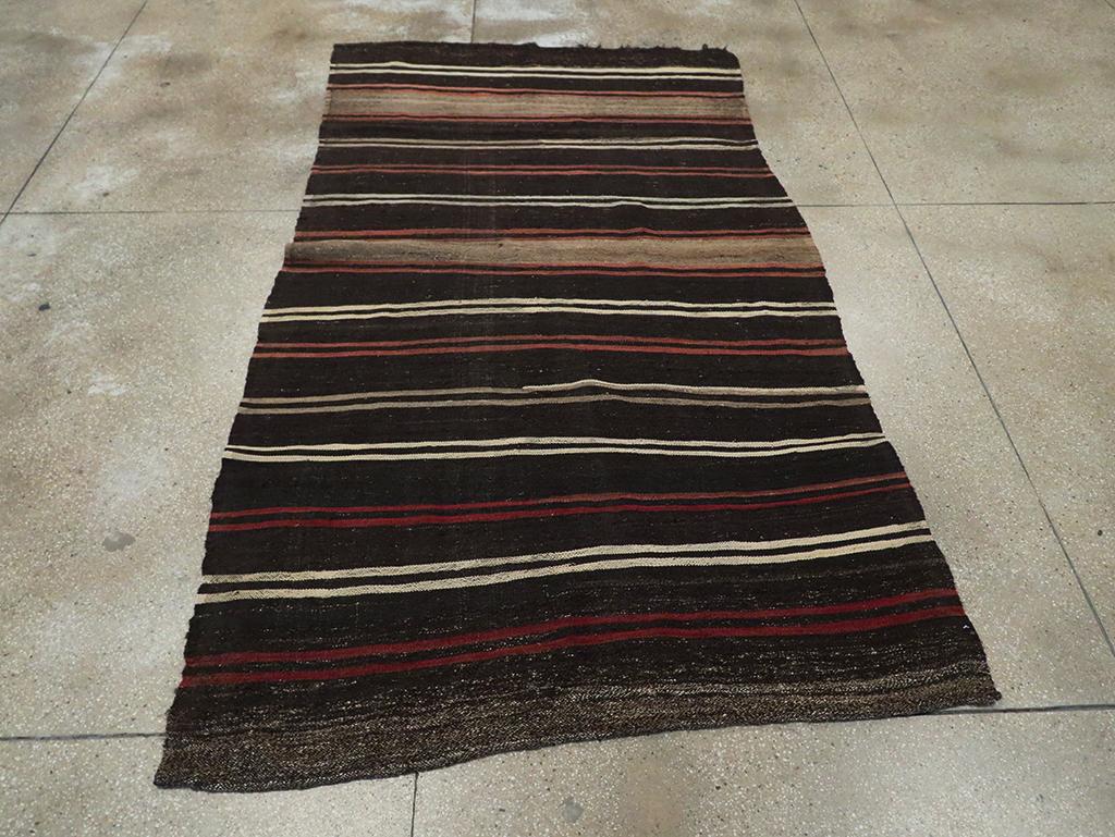 Mid-20th Century Handmade Turkish Flatweave Kilim Accent Rug In Excellent Condition For Sale In New York, NY