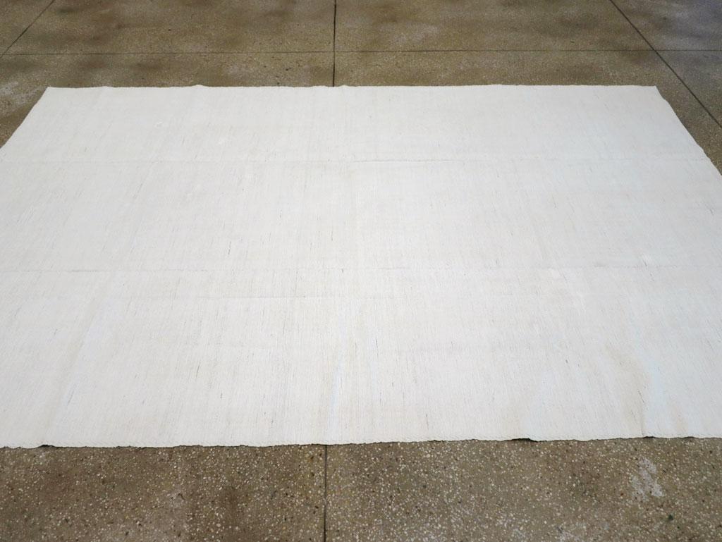 Tapis Kilim turc à tissage plat fait à la main du milieu du 20e siècle Excellent état - En vente à New York, NY