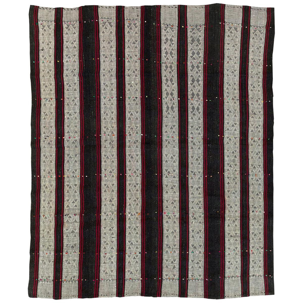 Mid-20th Century Handmade Turkish Flatweave Kilim Accent Rug For Sale