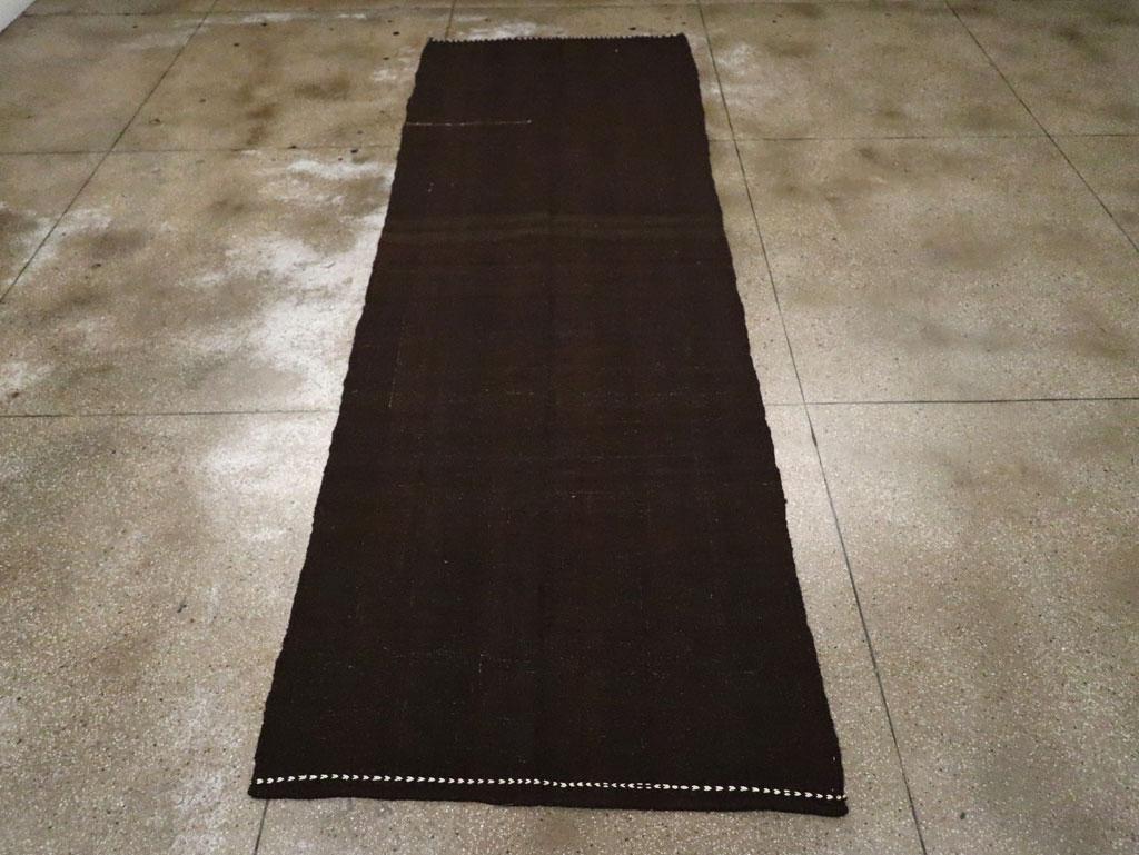 Hand-Woven Mid-20th Century Handmade Turkish Flatweave Kilim Gallery Carpet For Sale