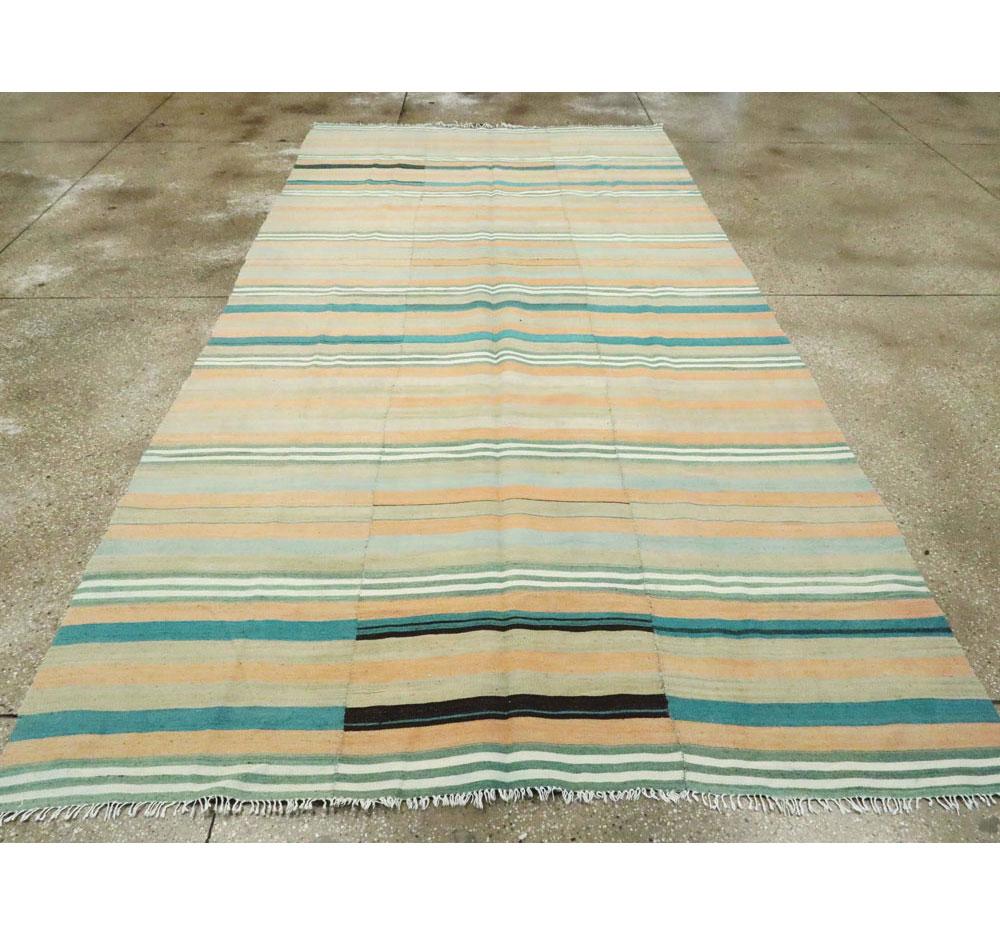 Mid-20th Century Handmade Turkish Flatweave Kilim Gallery Carpet In Excellent Condition For Sale In New York, NY