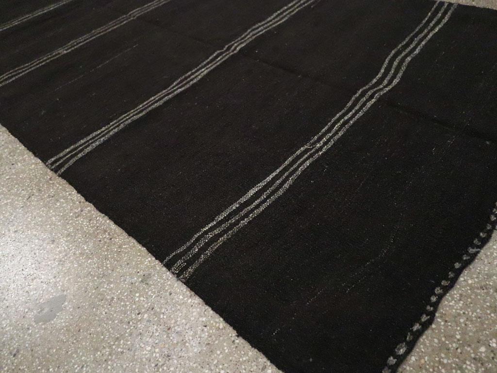 Mid-20th Century Handmade Turkish Flatweave Kilim Gallery Carpet For Sale 2