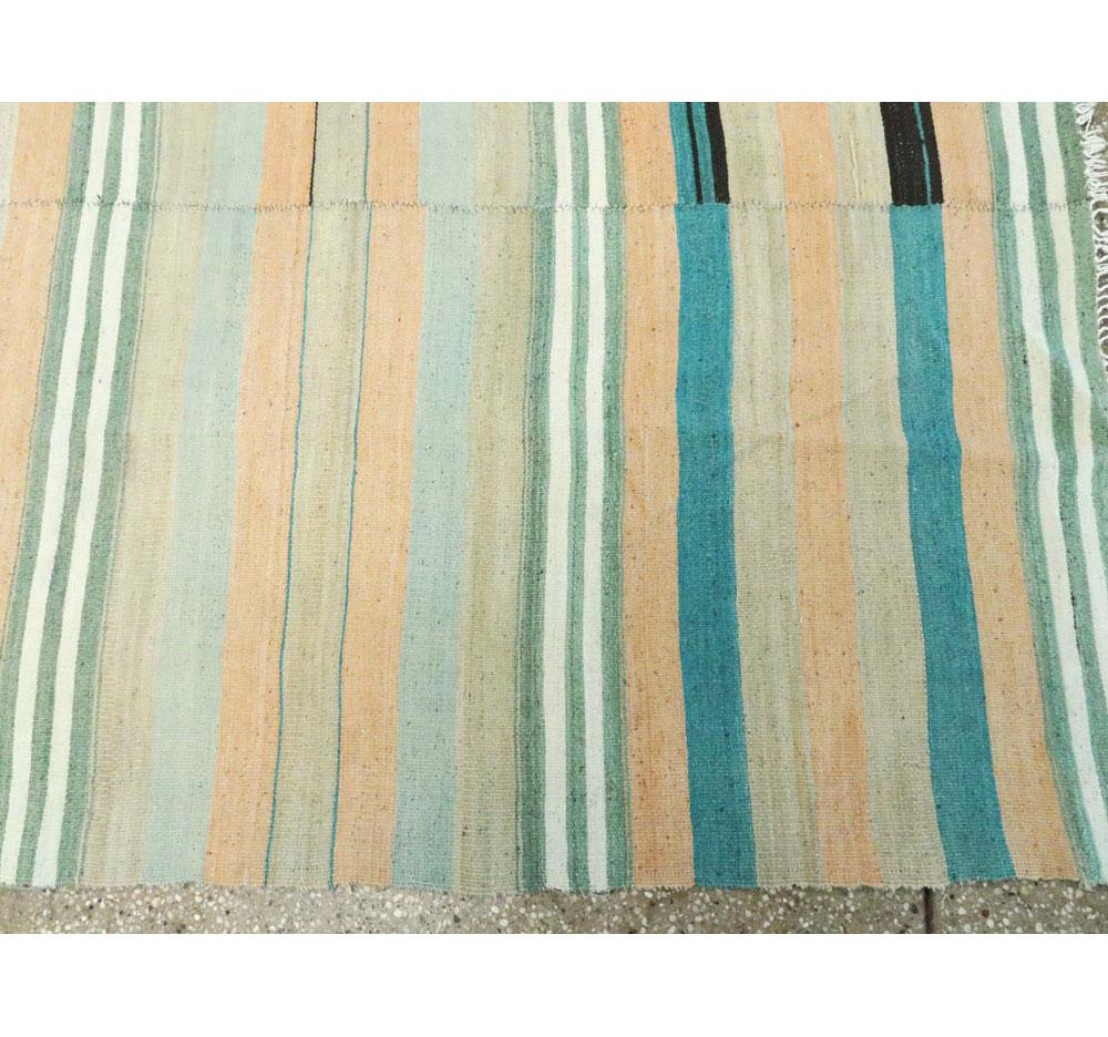 Mid-20th Century Handmade Turkish Flatweave Kilim Gallery Carpet For Sale 3