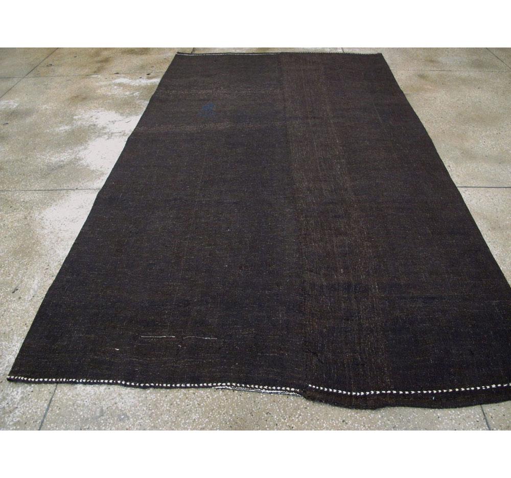 Wool Mid-20th Century Handmade Turkish Flatweave Kilim Gallery Carpet in Charcoal For Sale