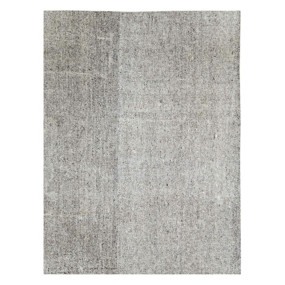 Hand-Woven Mid-20th Century Handmade Turkish Flatweave Kilim Large Room Size Carpet in Grey For Sale